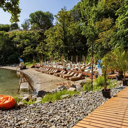 Paradise Bay מלון